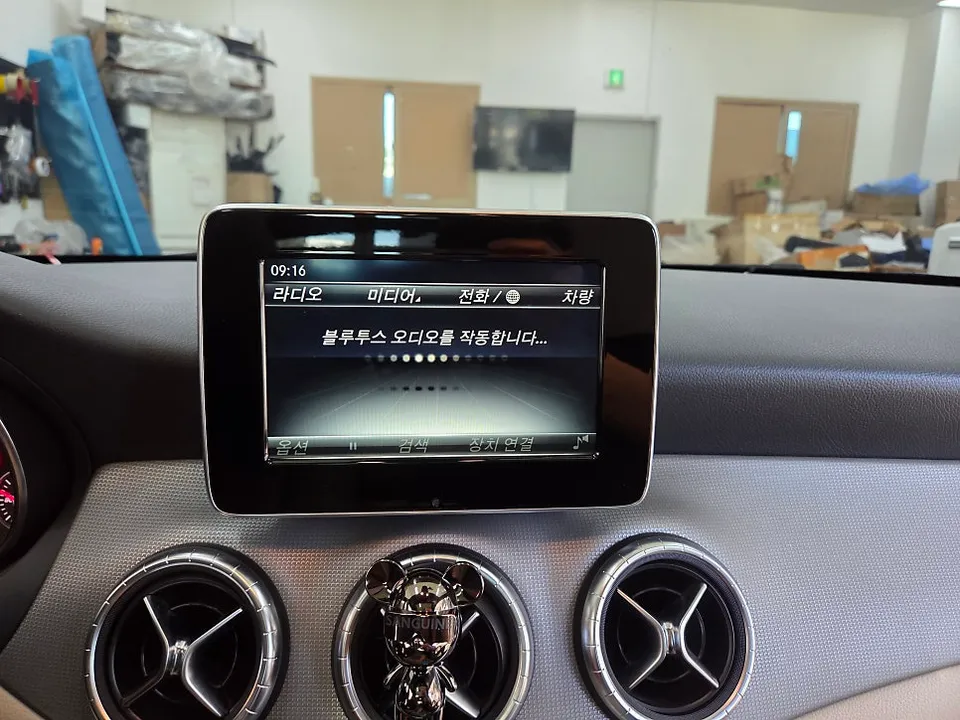 Mercedes-Benz CLAのAndroid Auto・CarPlay取付事例 施工写真 4-1