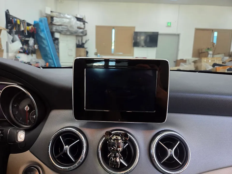 Mercedes-Benz CLAのAndroid Auto・CarPlay取付事例 施工写真 1-2