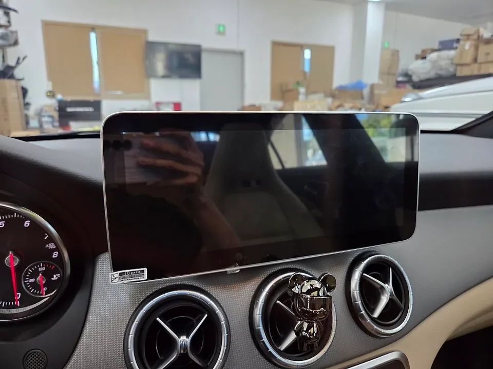 Mercedes-Benz CLAのAndroid Auto・CarPlay取付事例 施工写真 2-2