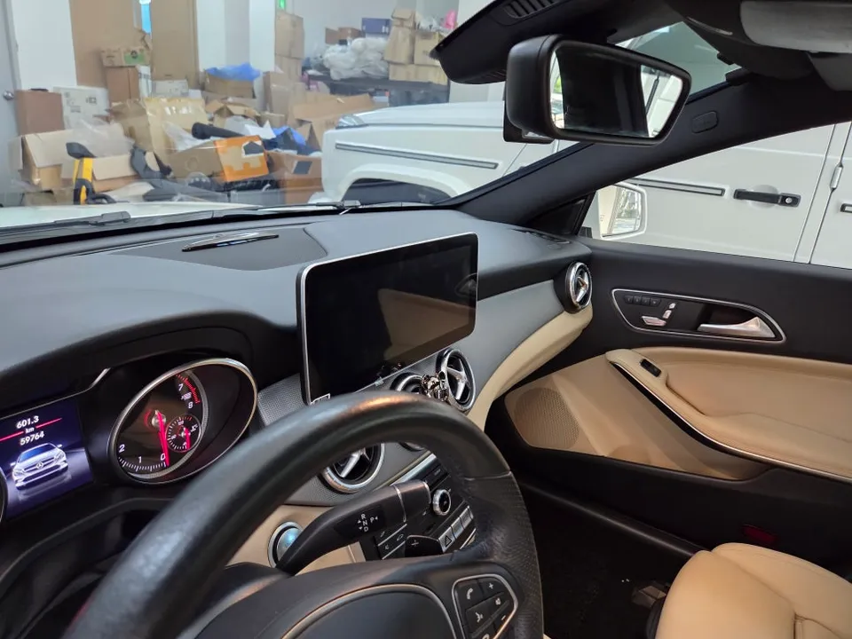 Mercedes-Benz CLAのAndroid Auto・CarPlay取付事例 施工写真 3-2