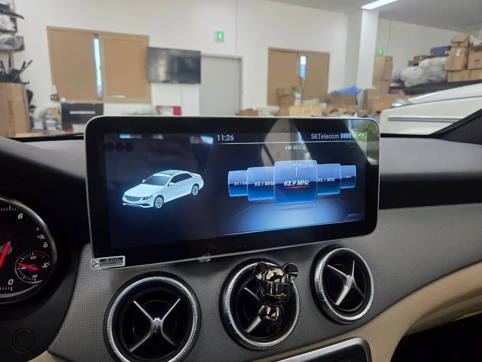 Mercedes-Benz CLAのAndroid Auto・CarPlay取付事例 施工写真 4-2