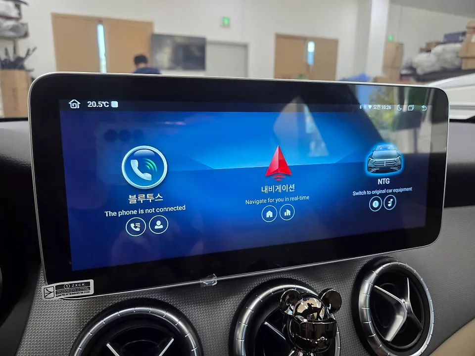 Mercedes-Benz CLAのAndroid Auto・CarPlay取付事例 施工写真 1-3