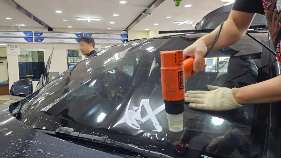 Tesla Model Yのカーフィルム施工事例｜仕上がりと注意点 施工写真 1-1