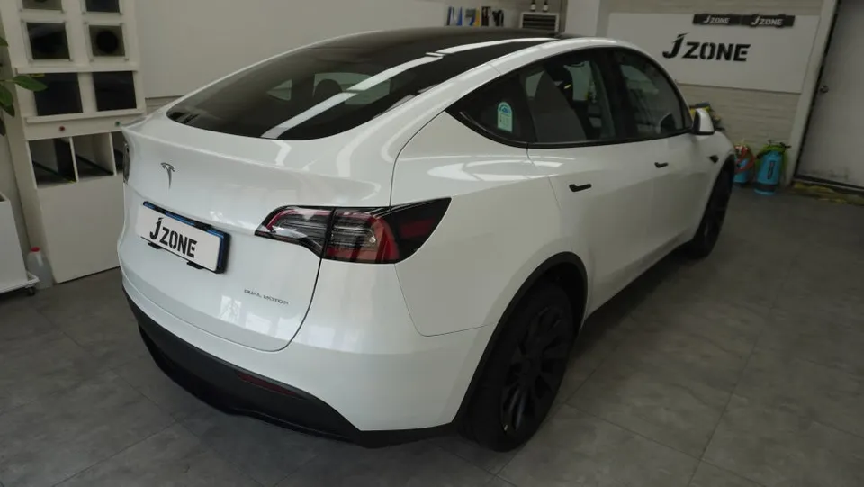 Tesla Model Y PPF施工事例|費用目安と仕上がり 施工写真 3-2