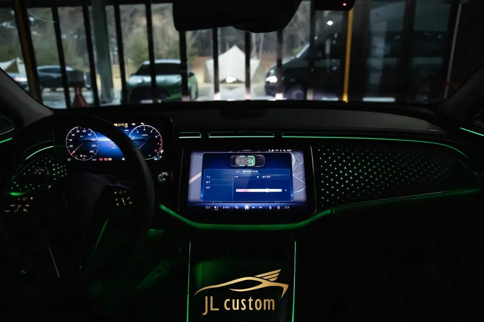 Mercedes-Benz E-Class W214 ambient lighting - Mercedes-Benz E-Class W214 Ambient Lighting Review photo 4