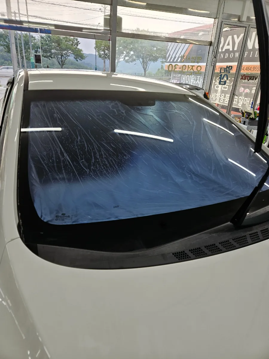 Hyundai Azeraのカーフィルム施工事例｜費用目安・仕上がり 施工写真 3-2