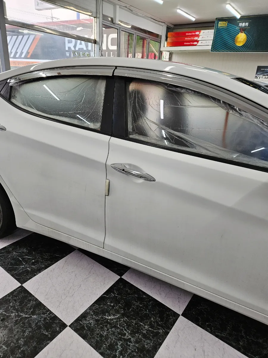 Hyundai Azeraのカーフィルム施工事例｜費用目安・仕上がり 施工写真 2-3