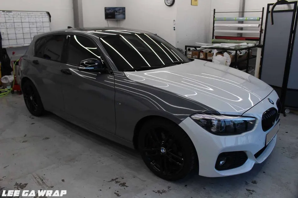 BMW 1 Seriesのカーラッピング事例|カキグリーンへの変身 施工写真 2-1