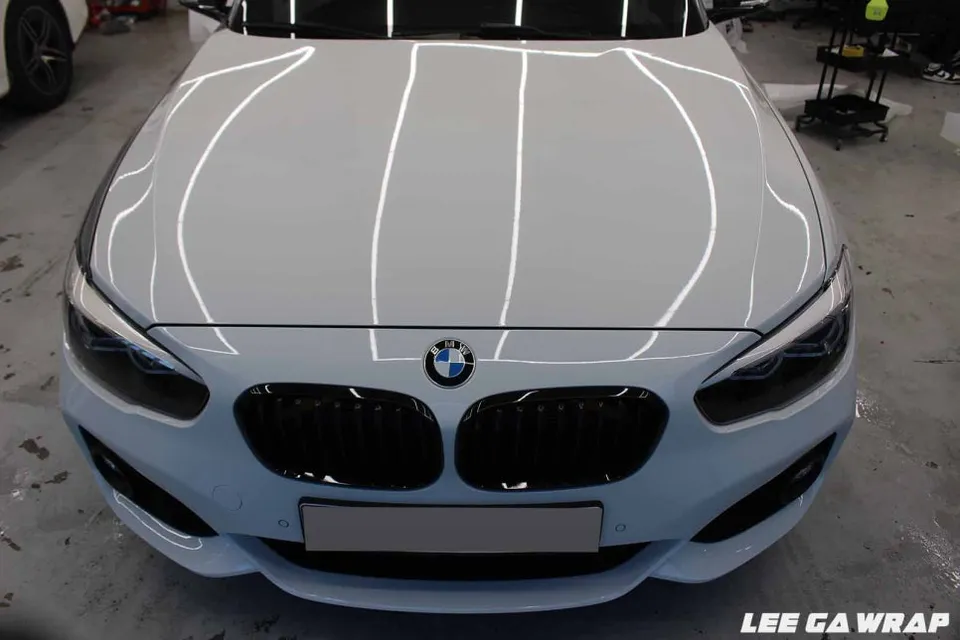 BMW 1 Seriesのカーラッピング事例|カキグリーンへの変身 施工写真 3-2