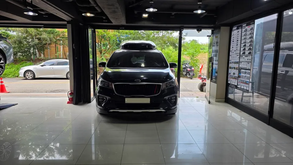Kia Carnival KA4 body kit installation result