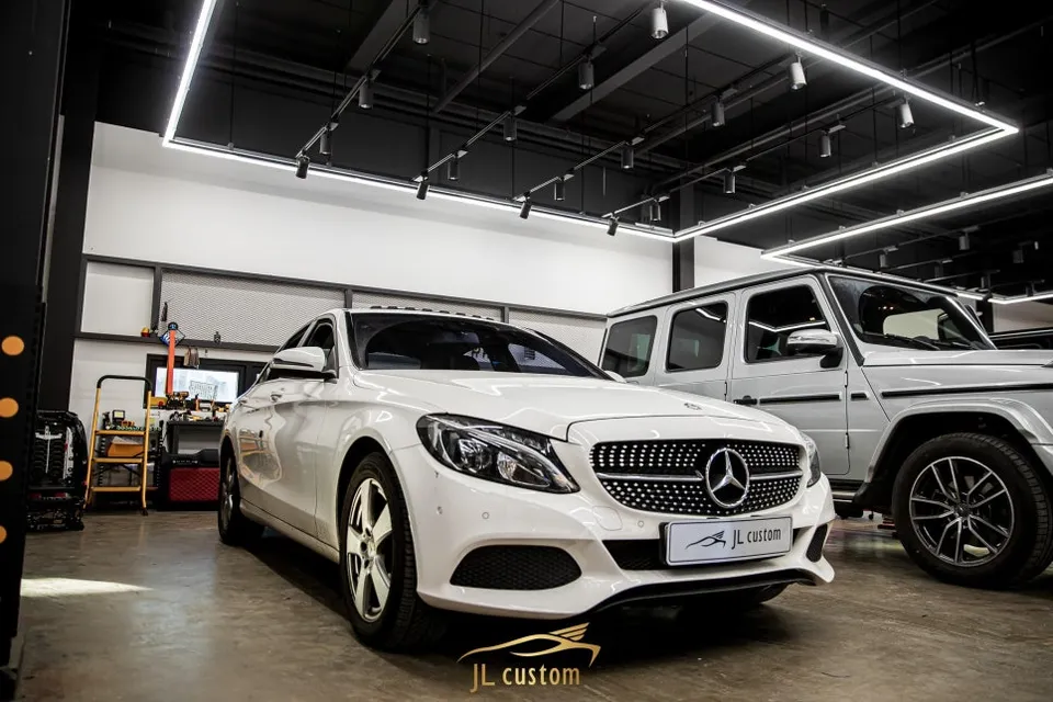Mercedes-Benz C-Class W206 steering wheel review
