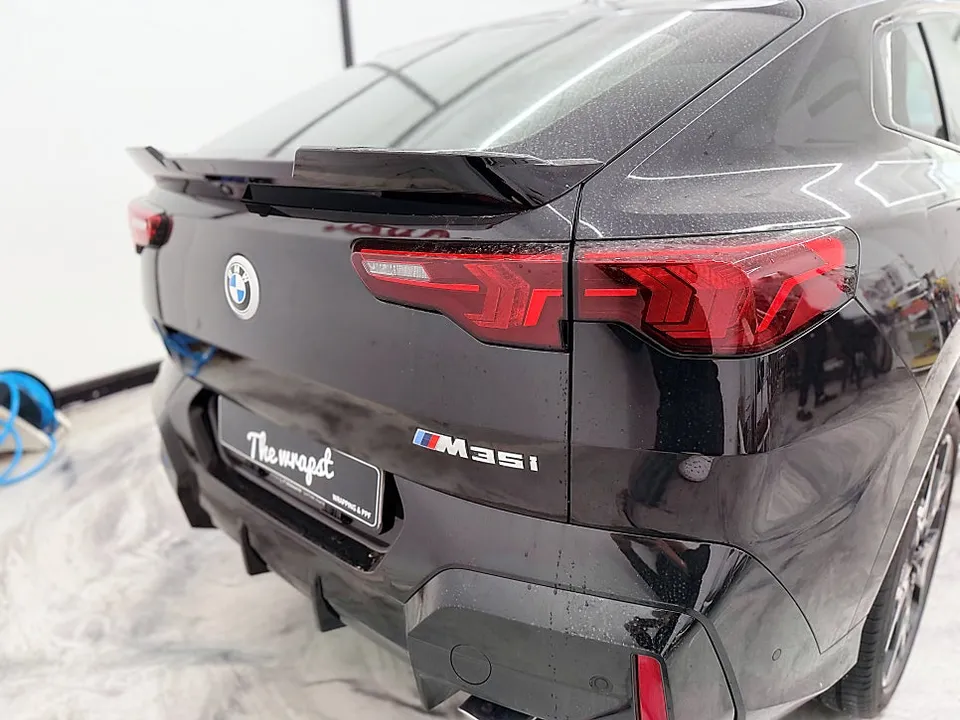 BMW X2 vinyl wrap - BMW X2 Vinyl Wrap Review: All-Black Transformation photo 3