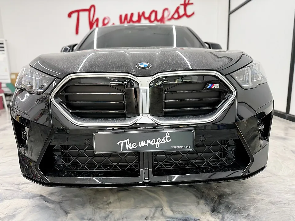 BMW X2のカーラッピング事例 施工写真 1-3
