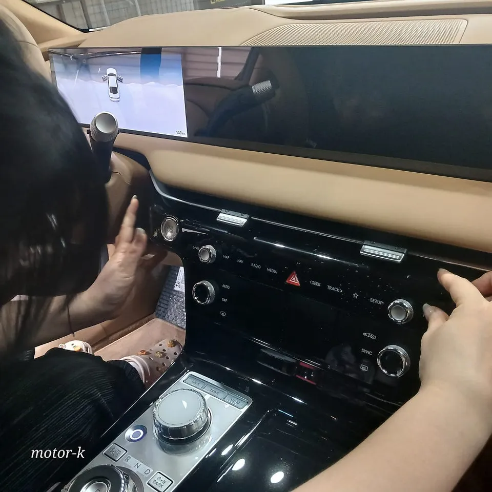 Genesis G80 ppf - Genesis G80 PPF Review: Protecting High-Gloss Interior Surfaces photo 4