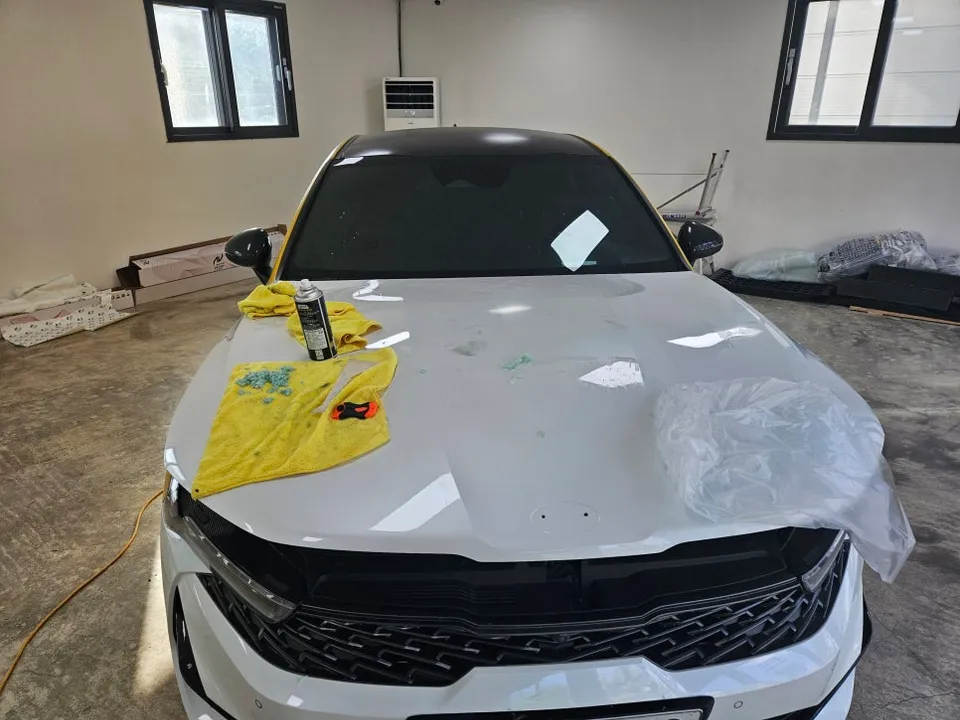 Kia K5のカーラッピング事例|費用目安・仕上がり 施工写真 1-2