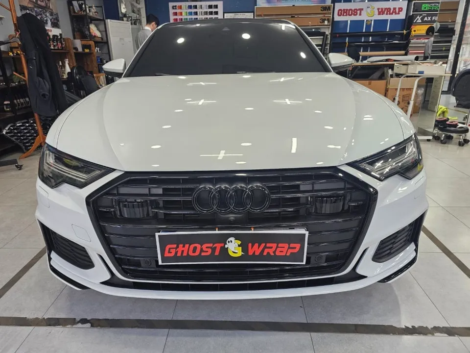 Audi A6のカーラッピング事例｜ブラックレターで印象激変 施工写真 1-1