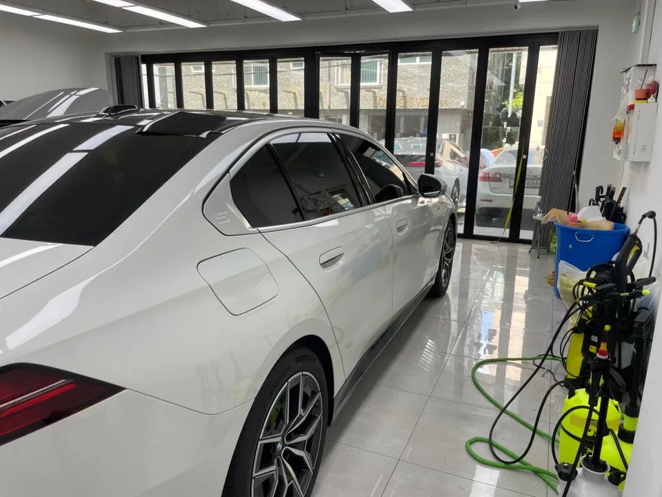 BMW 5 Series G60 カーラッピング事例｜費用目安・仕上がり 施工写真 2-1
