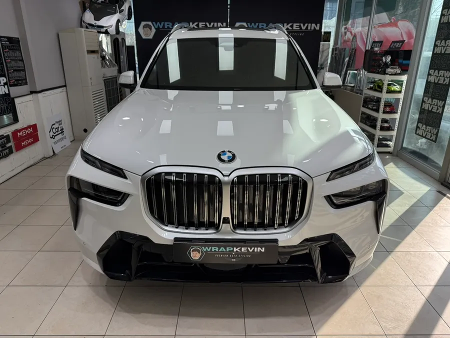 BMW X7 G07のカーラッピング事例｜クローム除去で高級感アップ 施工写真 1-1