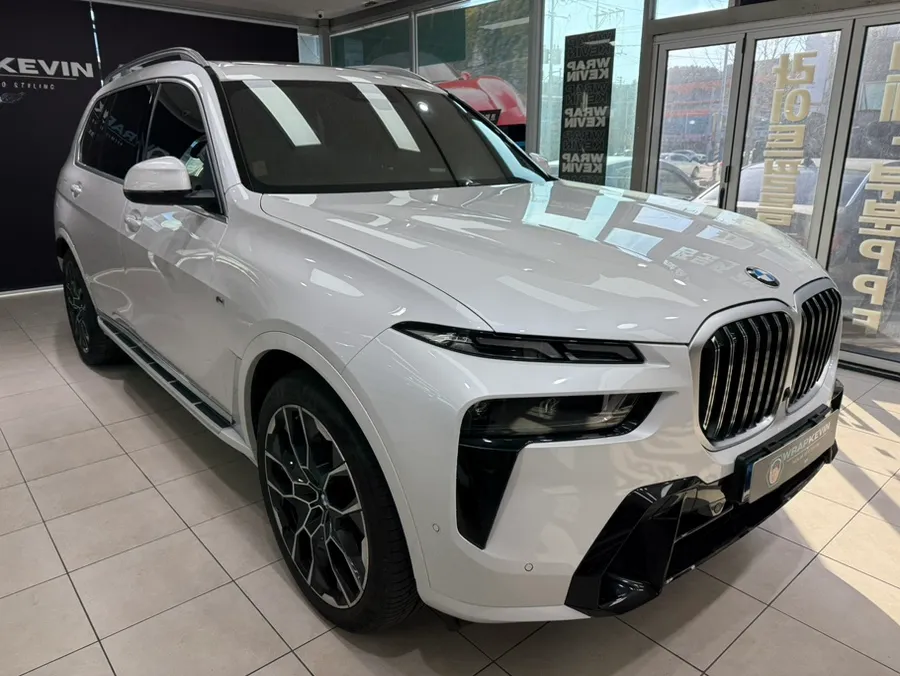 BMW X7 G07のカーラッピング事例｜クローム除去で高級感アップ 施工写真 2-1