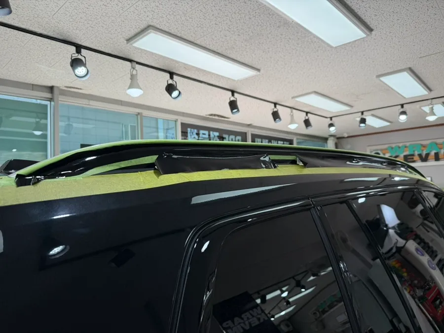 BMW X7 G07のカーラッピング事例｜クローム除去で高級感アップ 施工写真 3-2