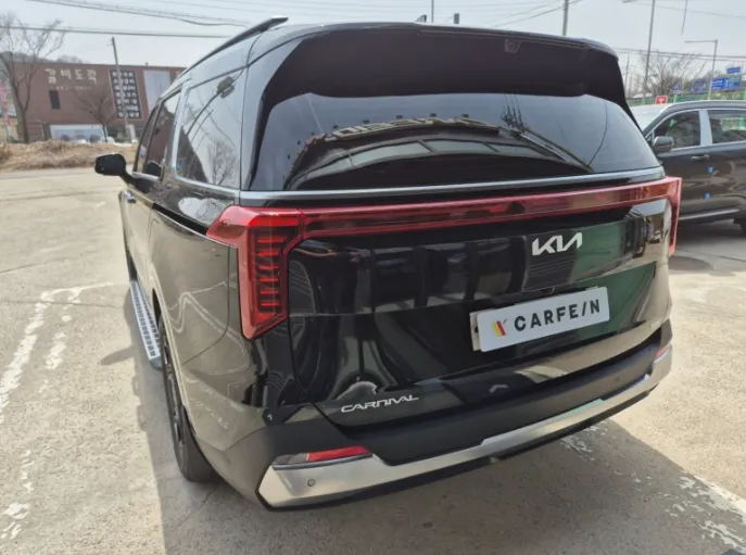 Kia Carnival body kit - Kia Carnival Body Kit Installation Review photo 5