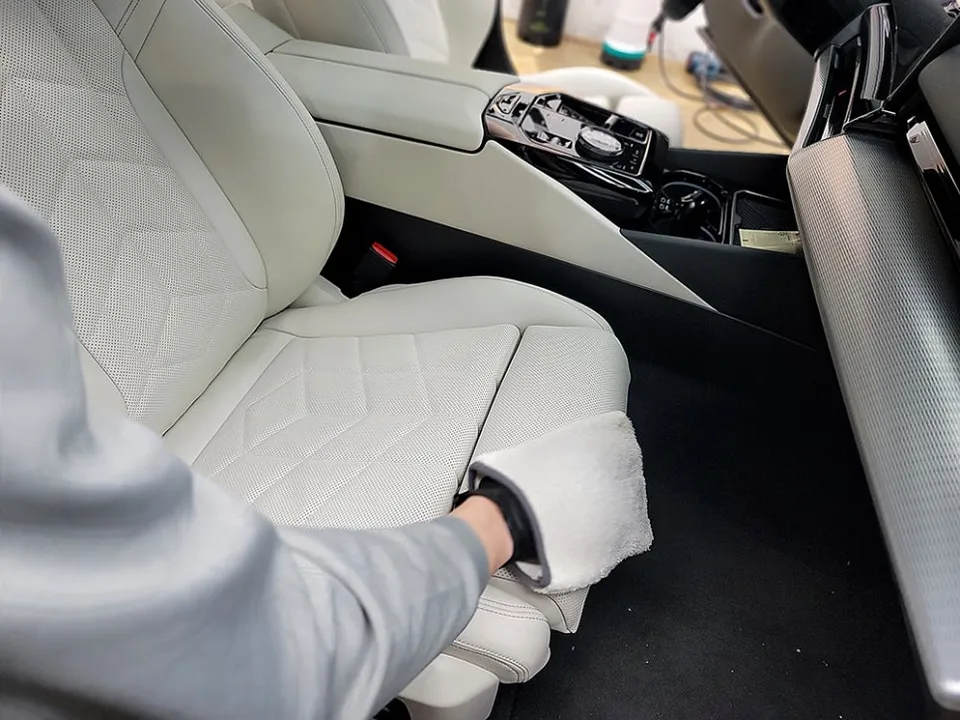 BMW 5 Series G60のガラスコーティング事例｜韓国での施工 施工写真 3-1
