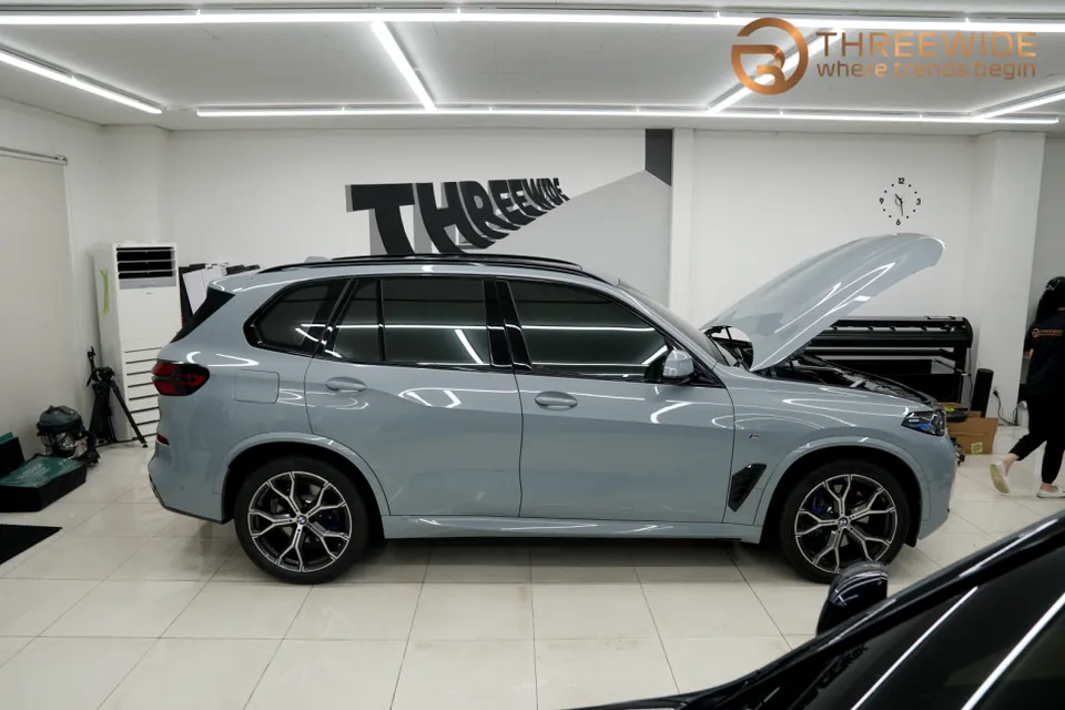 BMW X5のカーラッピング事例｜費用目安と仕上がり 施工写真 3-1
