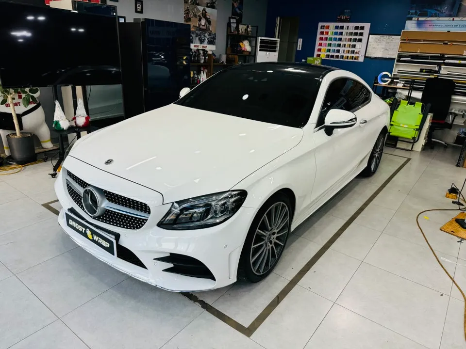 Mercedes-Benz Cクラスのカーラッピング事例｜費用目安・仕上がり 施工写真 1-1