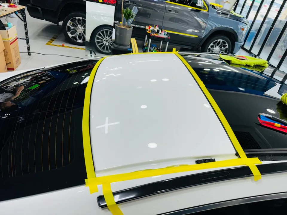 Mercedes-Benz Cクラスのカーラッピング事例｜費用目安・仕上がり 施工写真 1-2