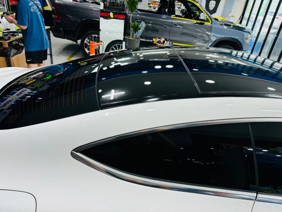 Mercedes-Benz Cクラスのカーラッピング事例｜費用目安・仕上がり 施工写真 2-2