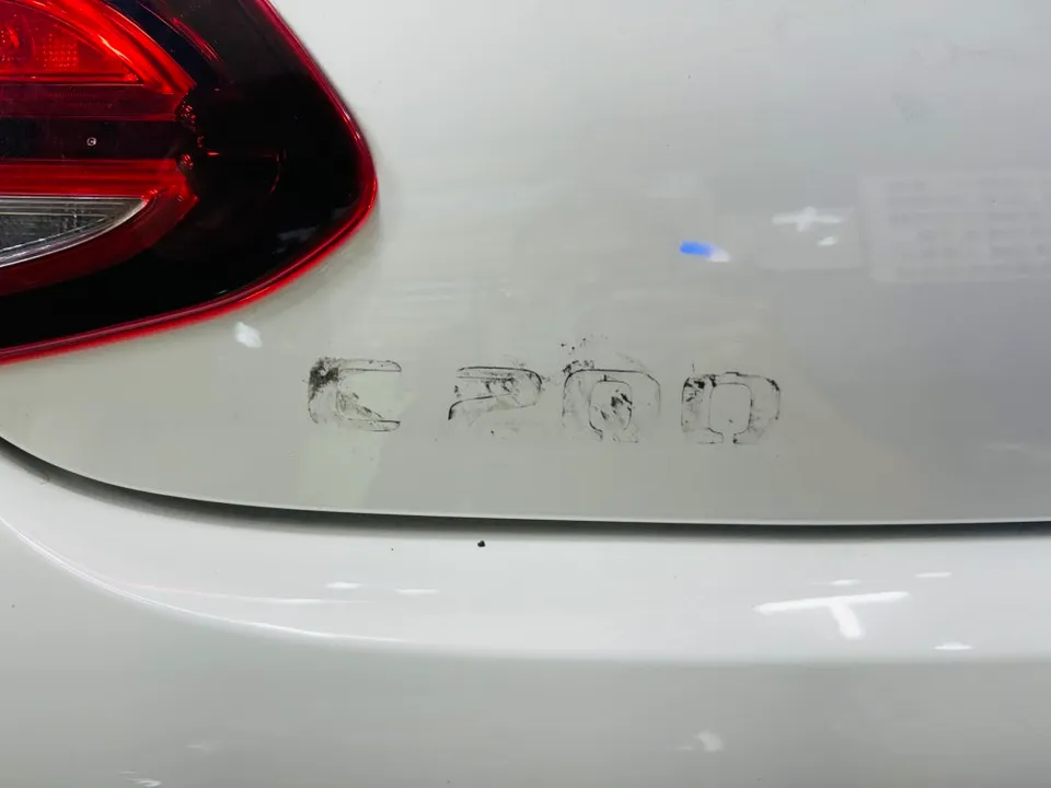 Mercedes-Benz Cクラスのカーラッピング事例｜費用目安・仕上がり 施工写真 2-3