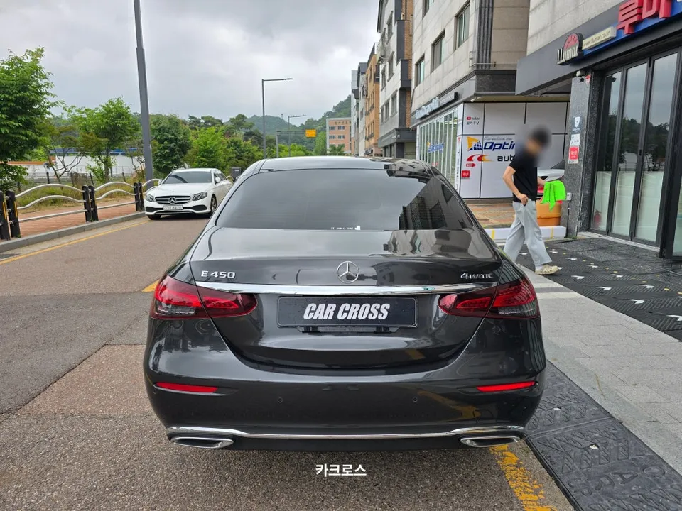 Mercedes-Benz E-Class W213 vinyl wrap - Mercedes-Benz E-Class W213 Vinyl Wrap Review: Cost & Results photo 3