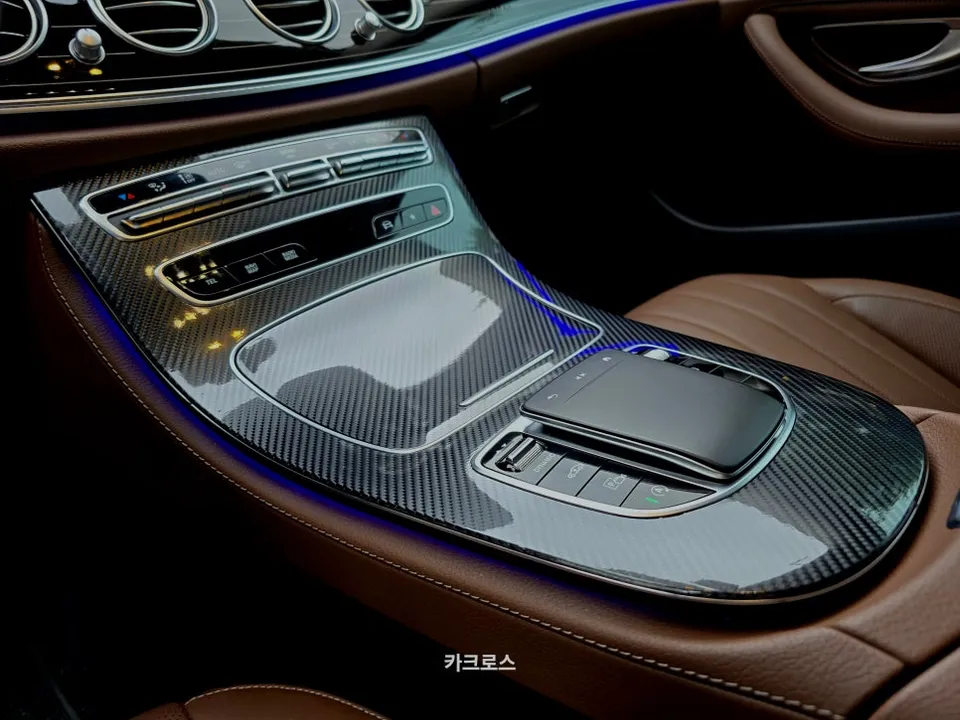 Mercedes-Benz E-Class W213のカーラッピング事例 施工写真 2-2