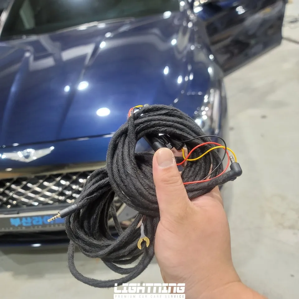 Genesis G70のドライブレコーダー取付事例 施工写真 4-1