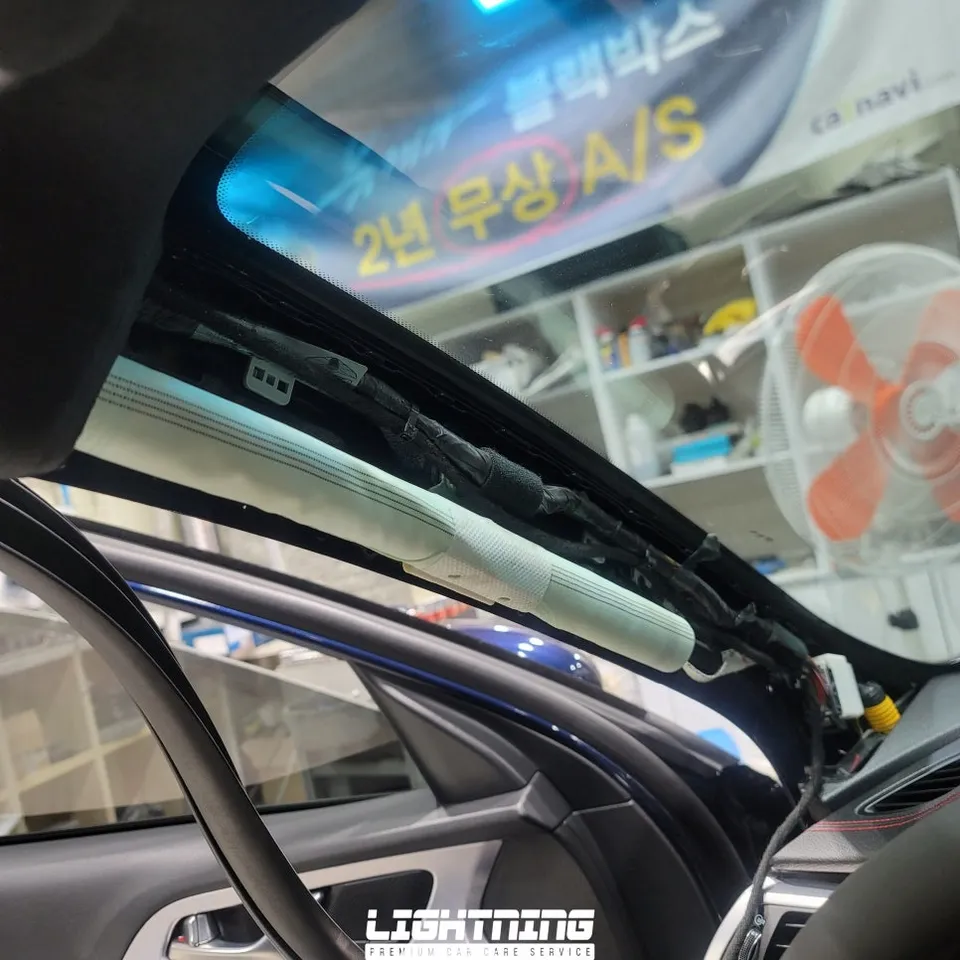 Genesis G70のドライブレコーダー取付事例 施工写真 1-2