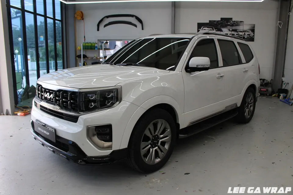 Kia Mohave The Masterのカーラッピング事例|費用目安・仕上がり 施工写真 2-1