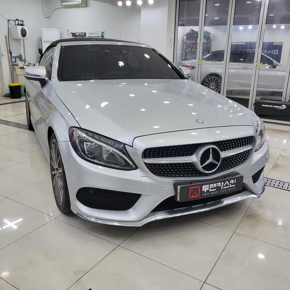 Mercedes-Benz Cクラス カブリオレのカーラッピング事例 施工写真 2-1
