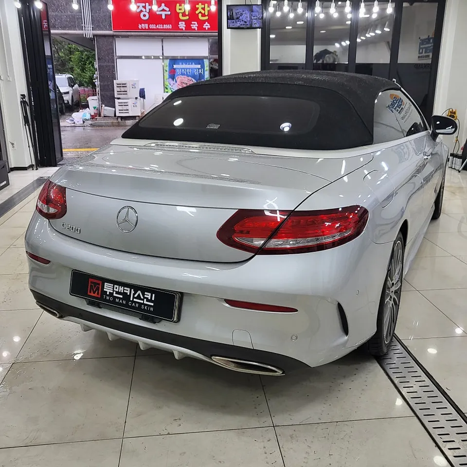 Mercedes-Benz Cクラス カブリオレのカーラッピング事例 施工写真 2-2