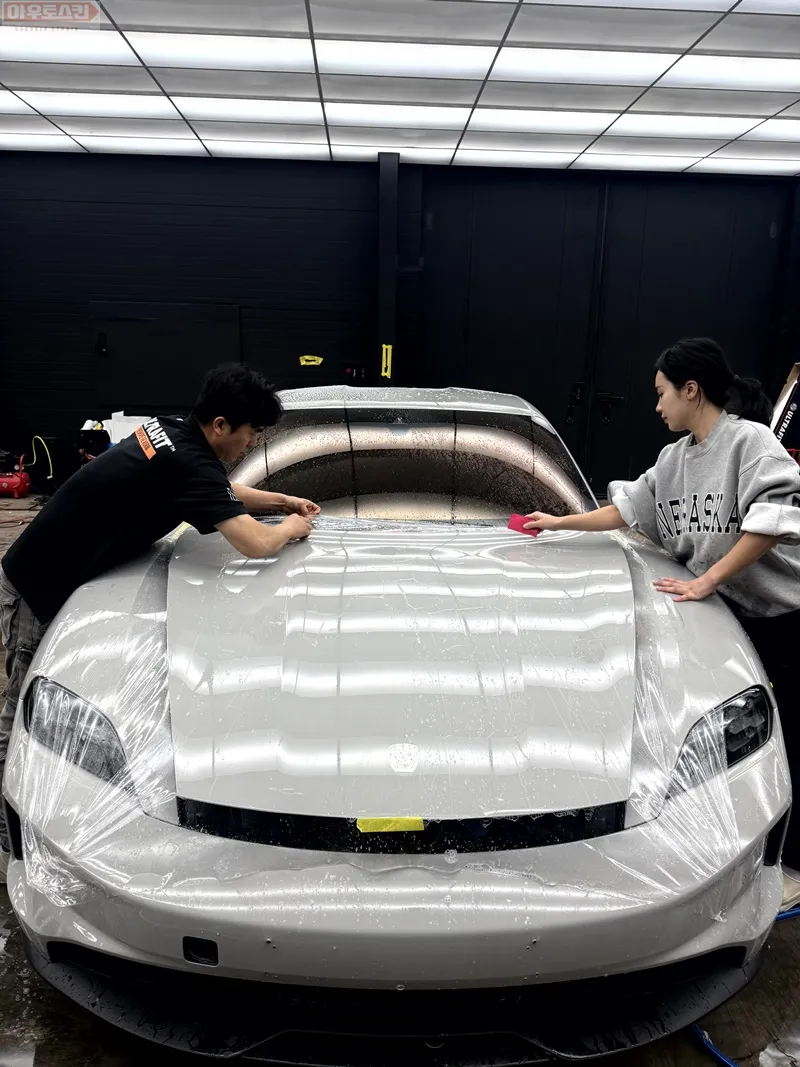 Porsche Taycan PPF施工事例|費用目安と仕上がり 施工写真 1-2
