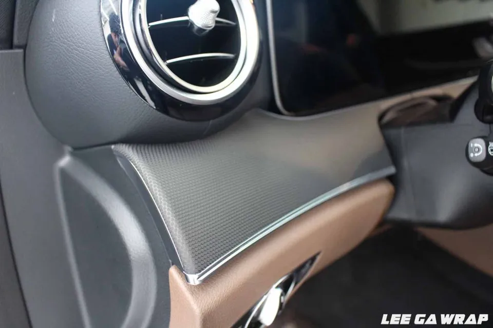 Mercedes-Benz Eクラスのカーラッピング事例｜3Mマットブラック 施工写真 1-3