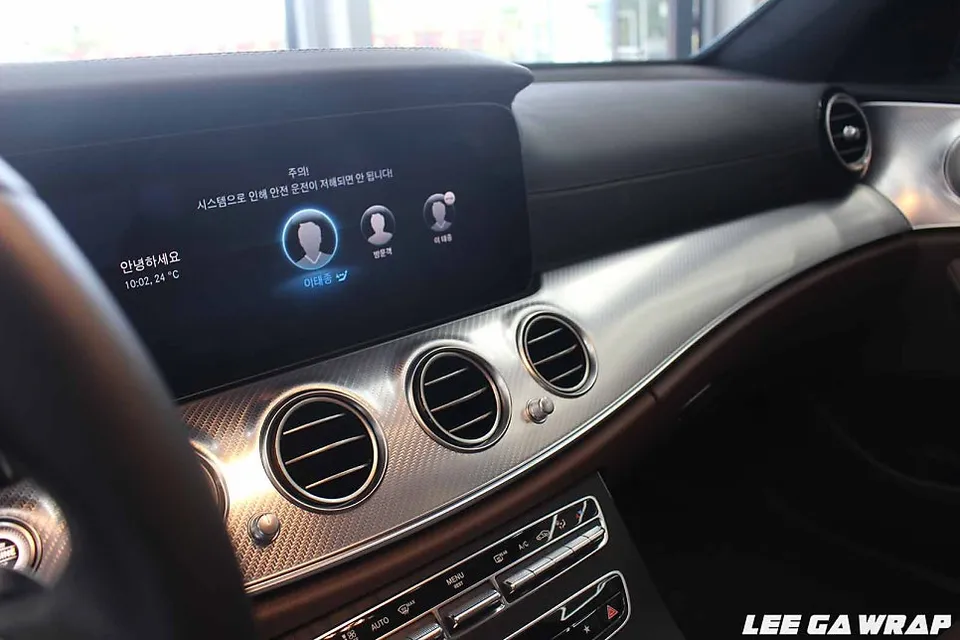 Mercedes-Benz Eクラスのカーラッピング事例｜3Mマットブラック 施工写真 2-3