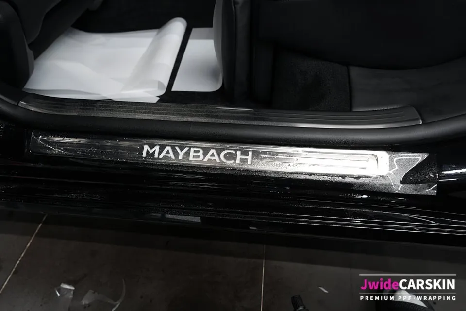 Mercedes-Benz Maybach S580のPPF施工事例|高級車の室内保護 施工写真 2-3