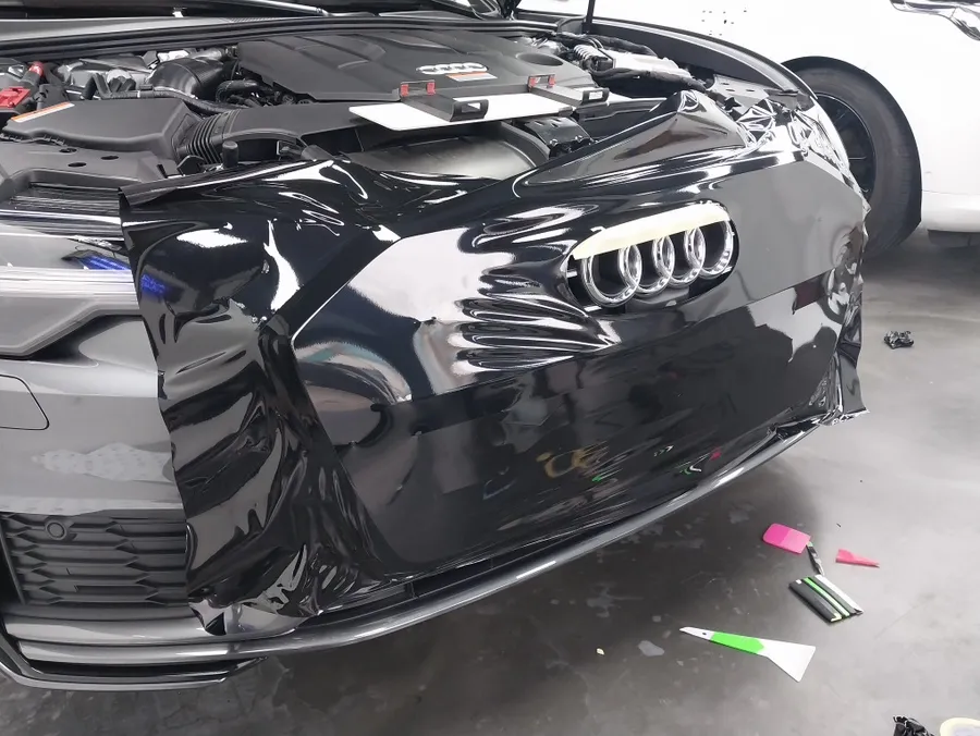 Audi A6のカーラッピング事例｜クローム除去で洗練された印象に 施工写真 2-3