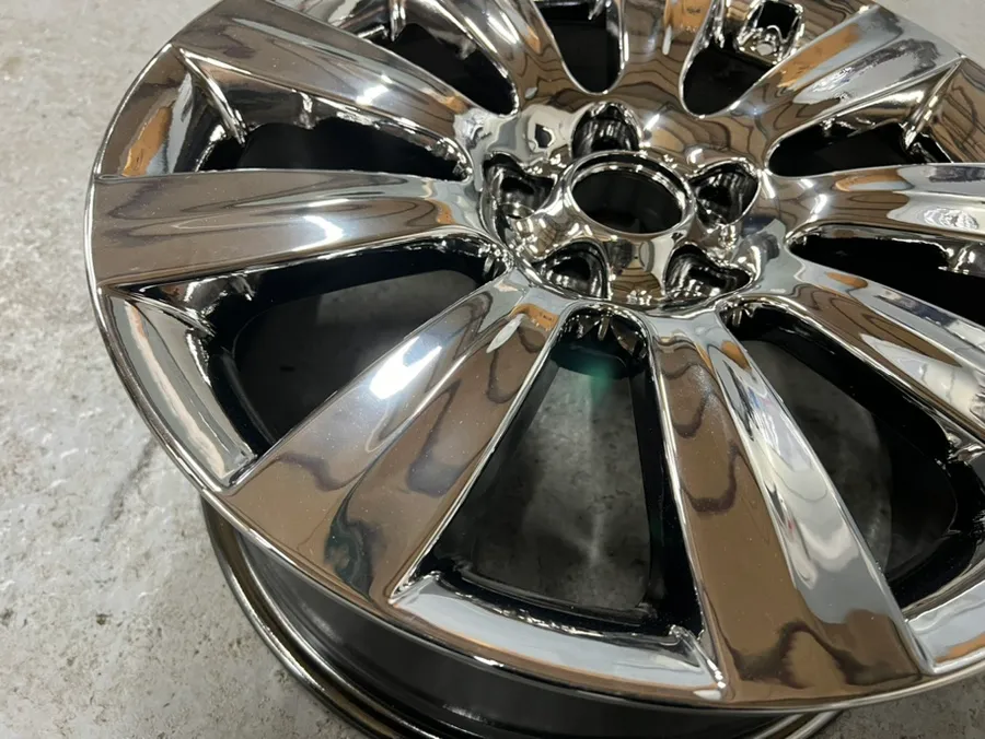 Hyundai Equusのホイールリペア・塗装事例 施工写真 1-2