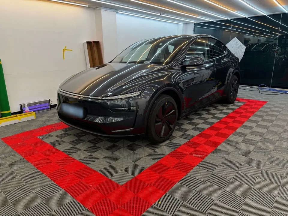 Tesla Model Y PPF施工事例｜無光フィルムで高級感UP 施工写真 2-1