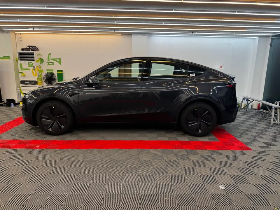 Tesla Model Y PPF施工事例｜無光フィルムで高級感UP 施工写真 3-1