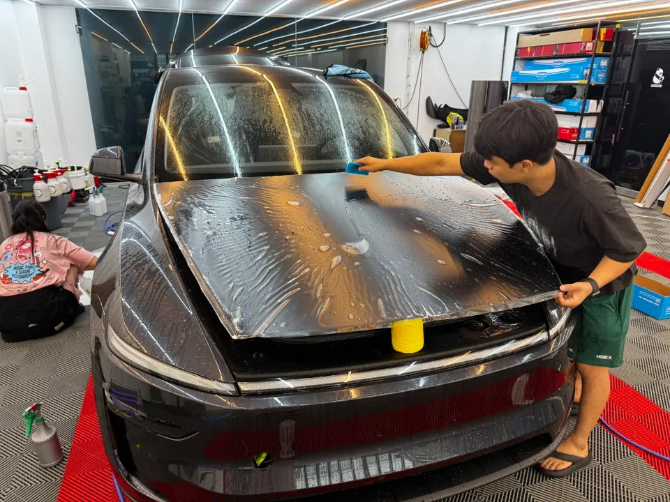 Tesla Model Y PPF施工事例｜無光フィルムで高級感UP 施工写真 1-2