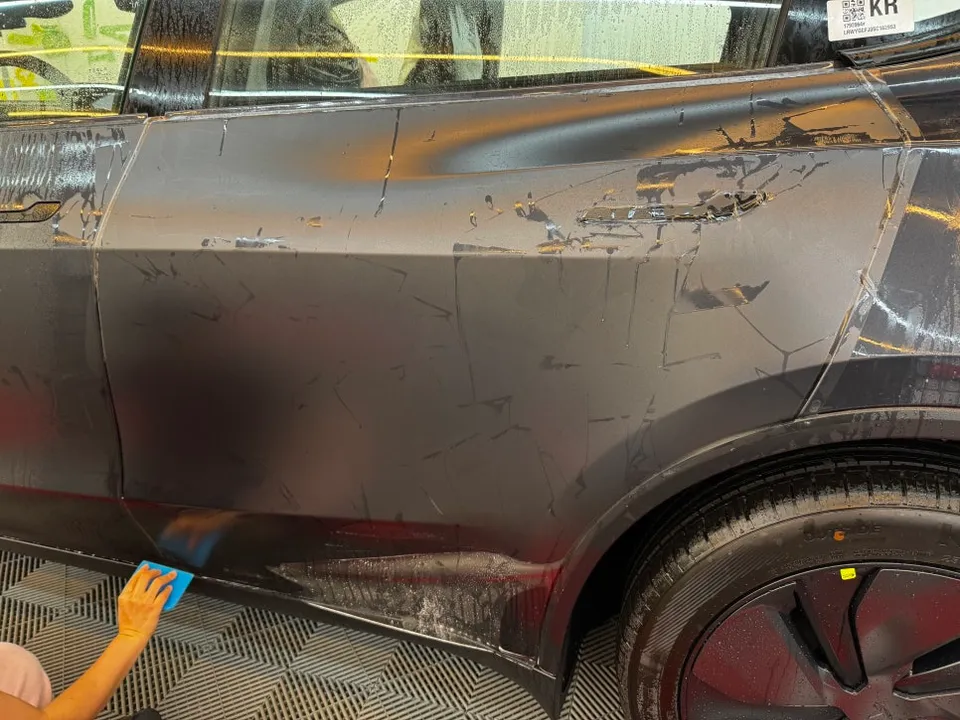 Tesla Model Y PPF施工事例｜無光フィルムで高級感UP 施工写真 3-2