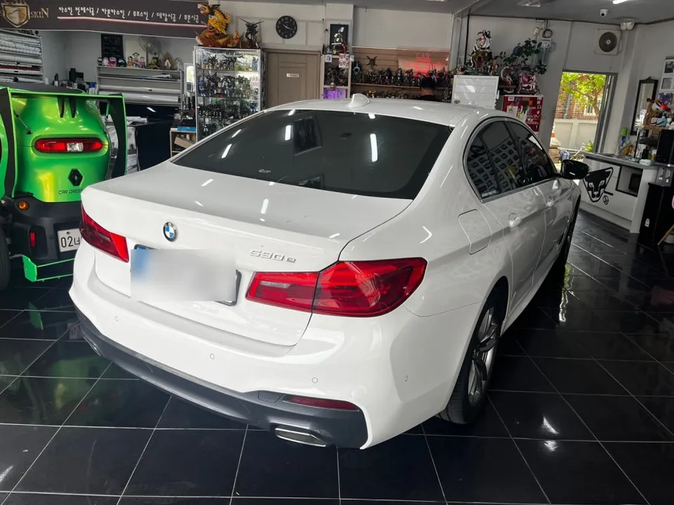BMW 5 Series G30のカーラッピング事例｜費用目安・仕上がり 施工写真 2-1