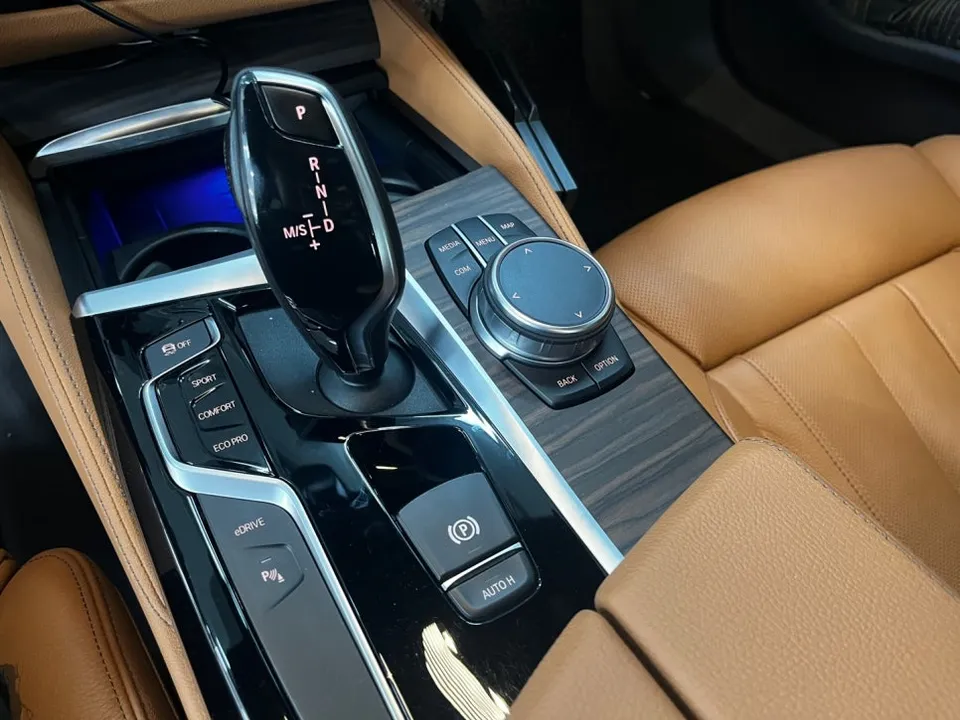 BMW 5 Series G30のカーラッピング事例｜費用目安・仕上がり 施工写真 2-2
